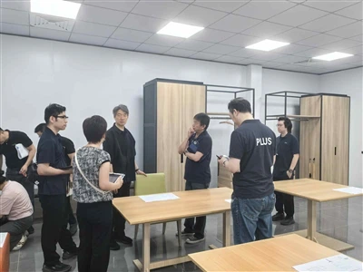 Nous accueillons chaleureusement des invités et des partenaires de tout le pa...